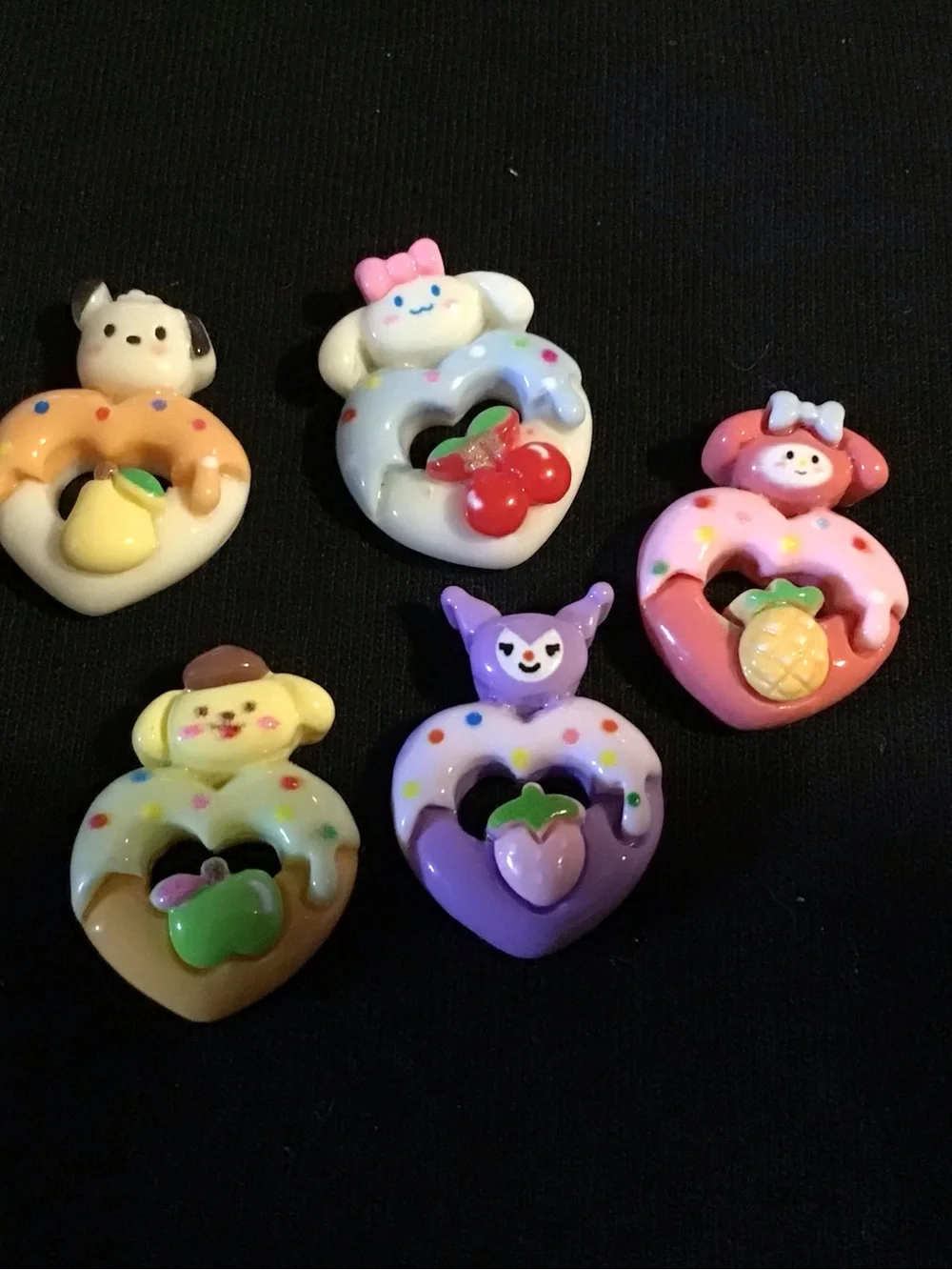Set of 5 mini magnet with Sanrio character designs. Super cute.